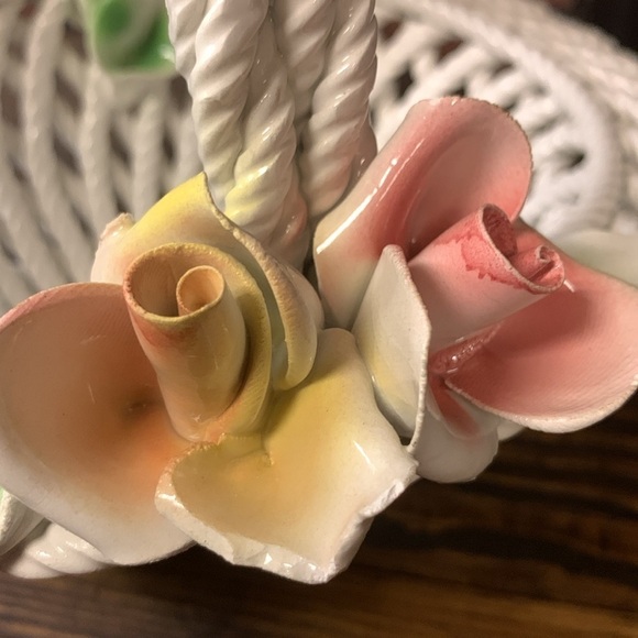 Capodiamonte Style Ceramic Floral Sculpted Roses Basket Vintage Home Accent Art - Picture 5 of 16